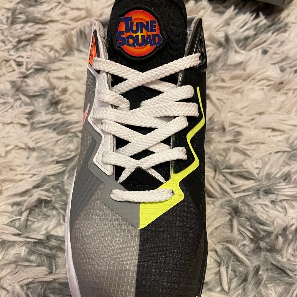 Nike Kids Lebron 18 low Bugs x Marvin shoes